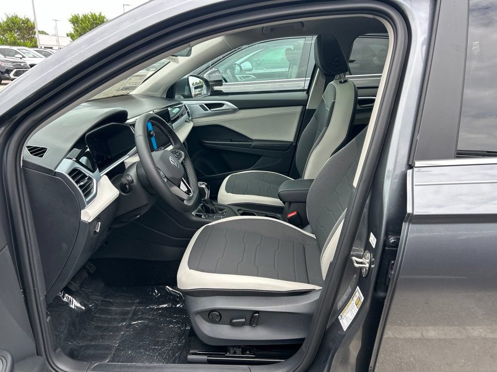 New 2026 Volkswagen Taos SE w/ Panoramic Sunroof Package FWD image 15