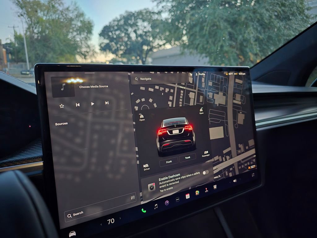 Used 2022 Tesla Model X Plaid image 32