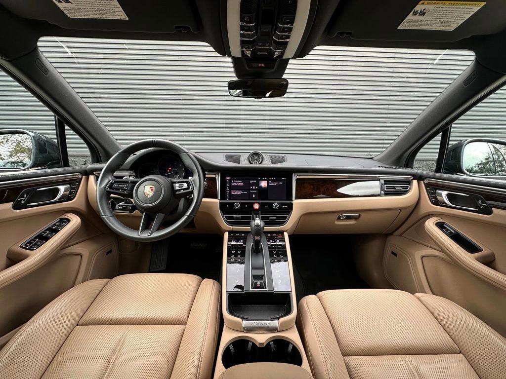 Certified 2025 Porsche Macan image 6
