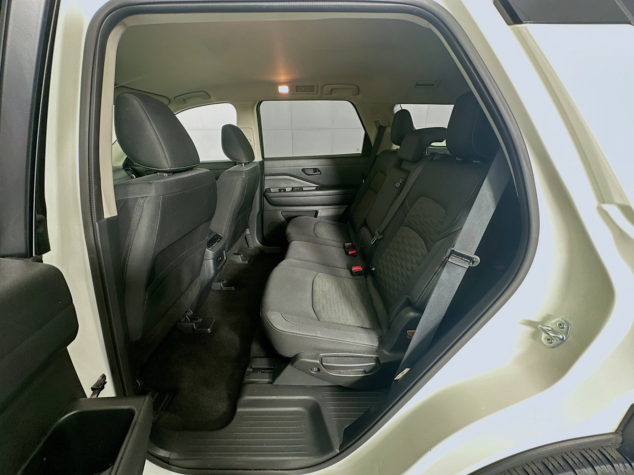 Used 2024 Nissan Pathfinder SV image 28