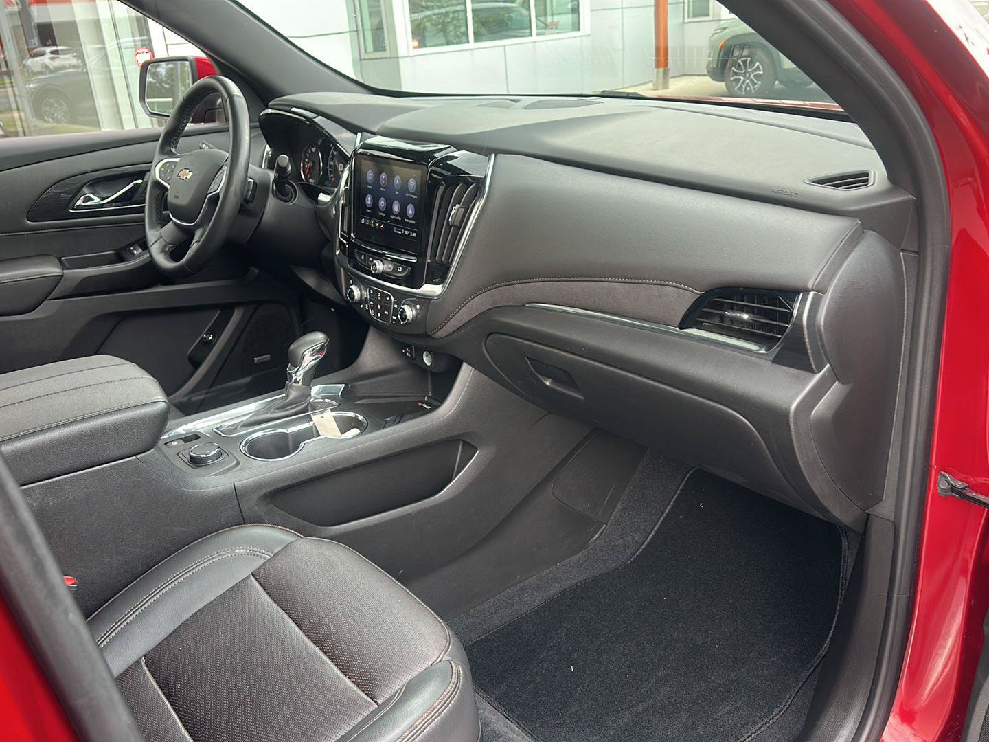 Used 2023 Chevrolet Traverse High Country FWD image 29
