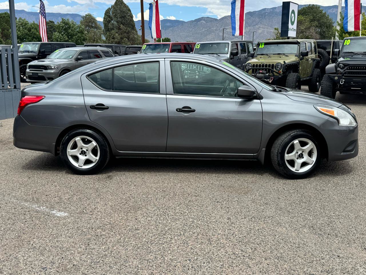 Used 2017 Nissan Versa S FWD image 9