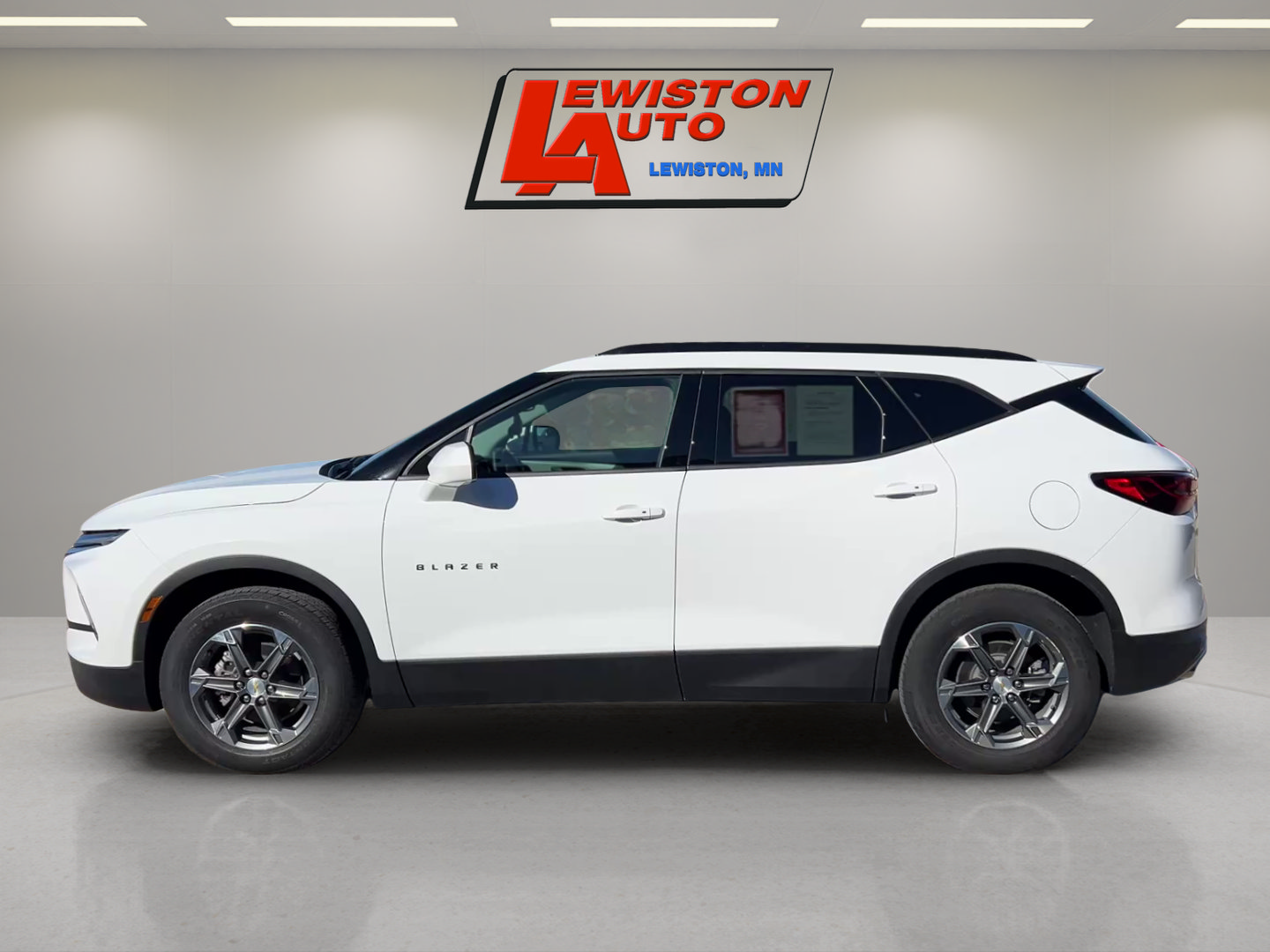 Certified 2025 Chevrolet Blazer LT w/ Convenience Package AWD/4WD image 2