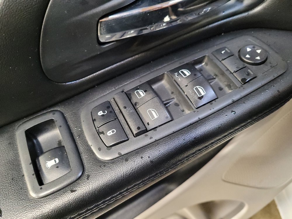 Used 2016 Dodge Grand Caravan SXT FWD image 27