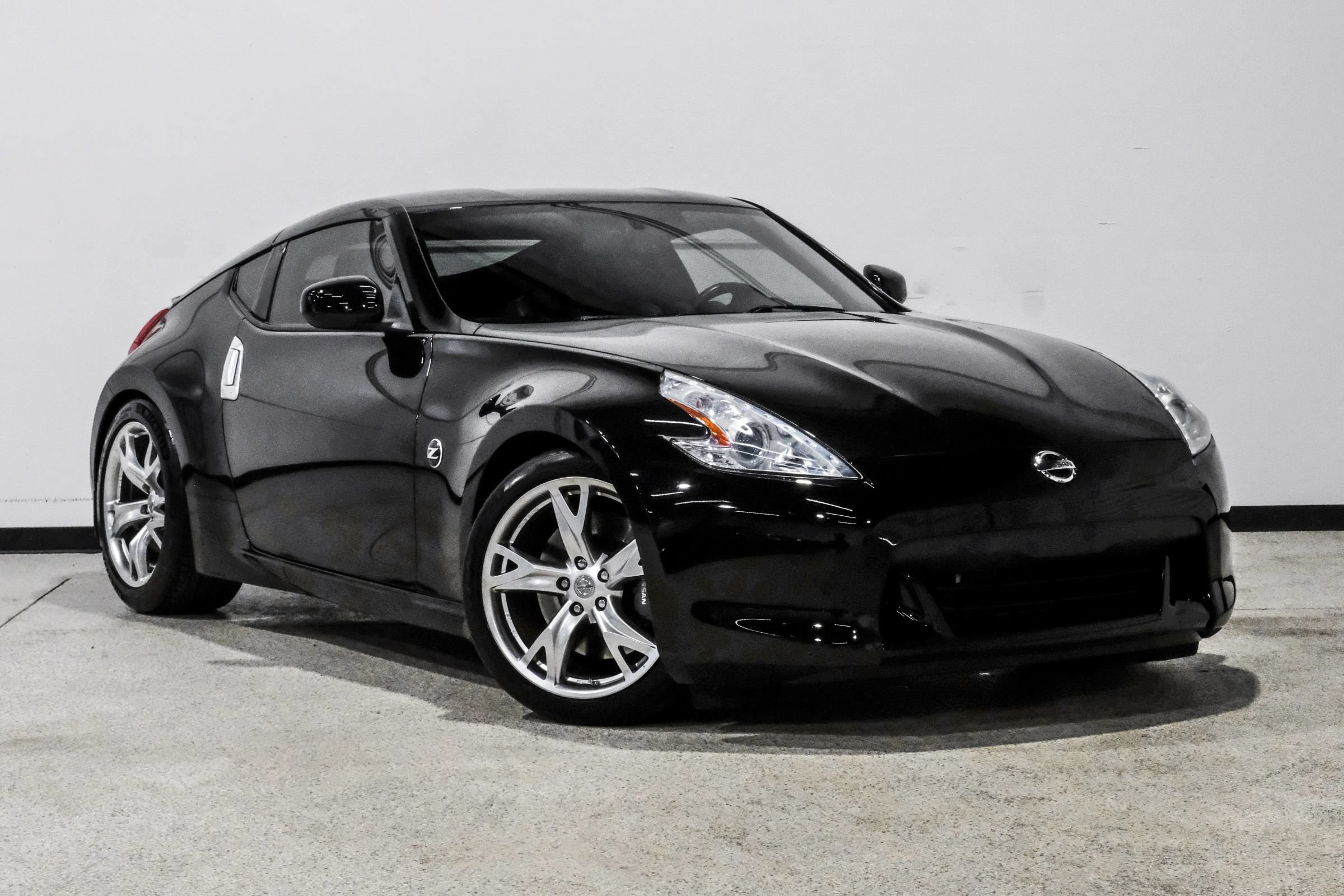 Used 2012 Nissan 370Z Touring w/ Sport Pkg RWD image 4