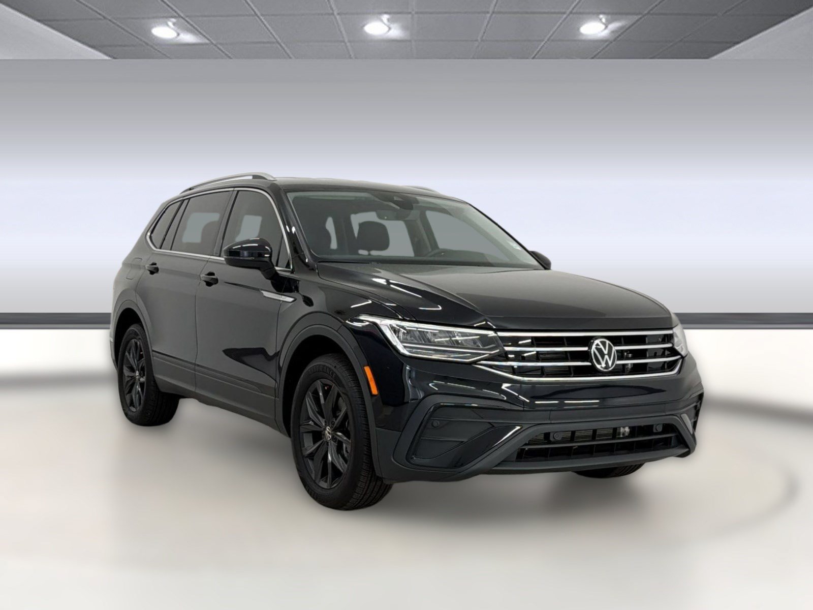 Used 2024 Volkswagen Tiguan SE FWD image 7