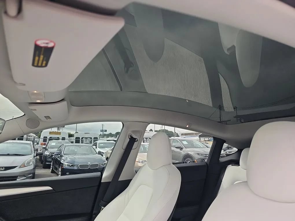 Used 2022 Tesla Model Y Long Range AWD/4WD image 11