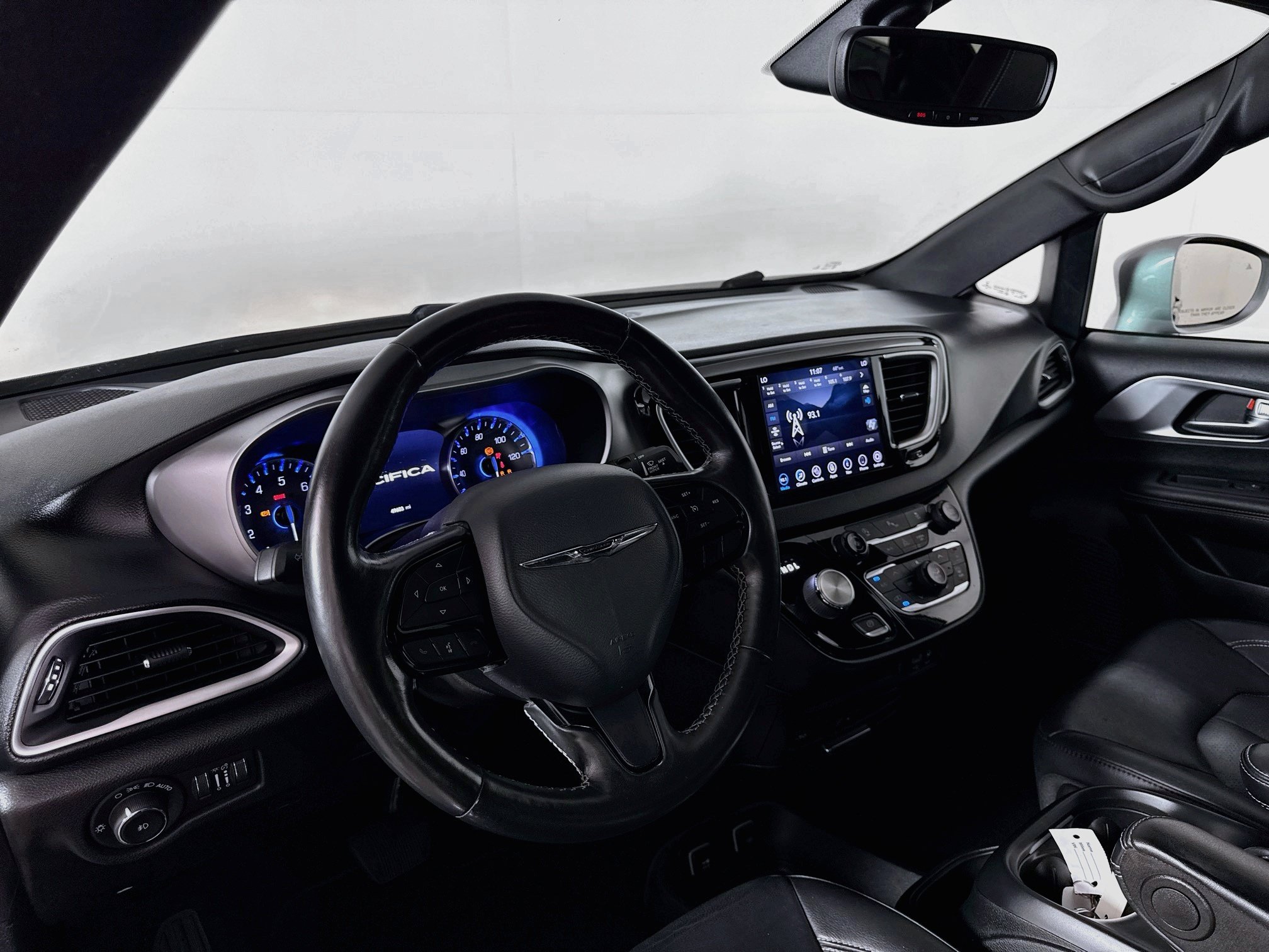 Used 2020 Chrysler Pacifica Touring-L Plus w/ S Appearance Package FWD image 9