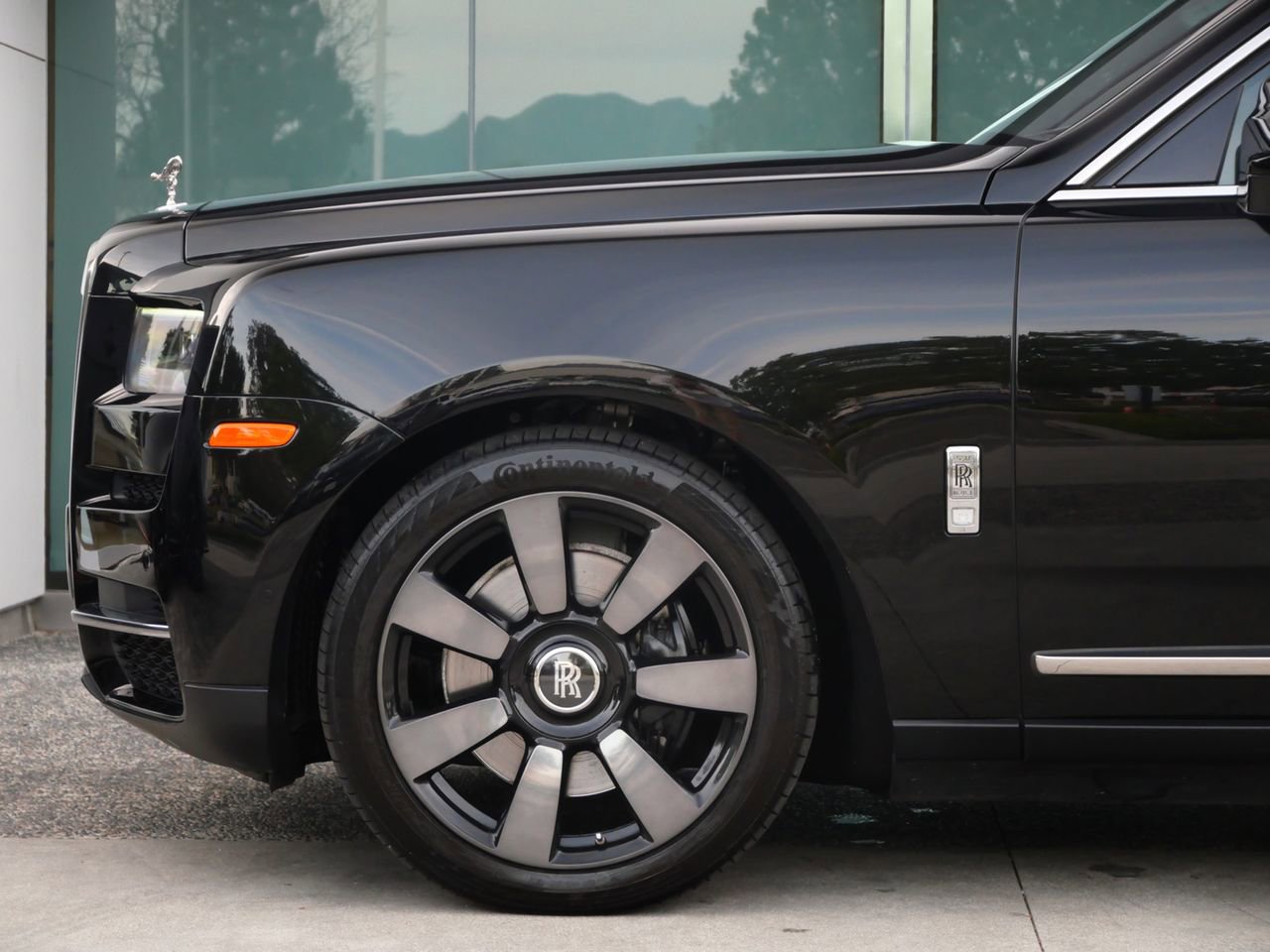 Used 2023 Rolls-Royce Cullinan image 12