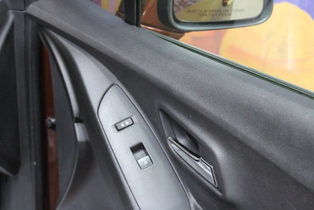 Used 2019 Chevrolet Trax LT w/ LT Convenience Package FWD image 9