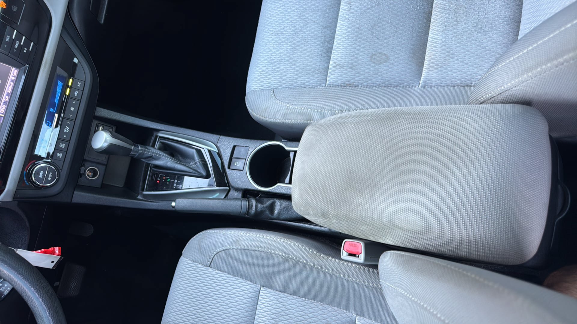 Used 2016 Toyota Corolla LE FWD image 25