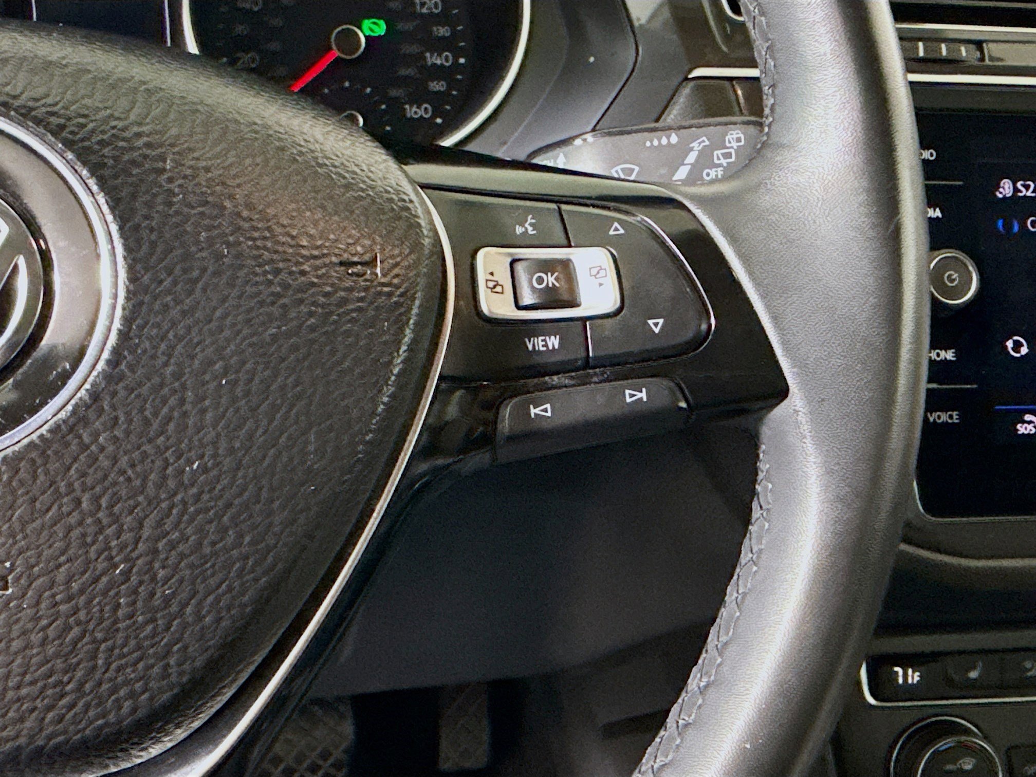 Used 2020 Volkswagen Tiguan SE image 15