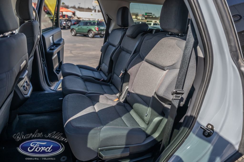 Used 2025 Ford Expedition Active image 11