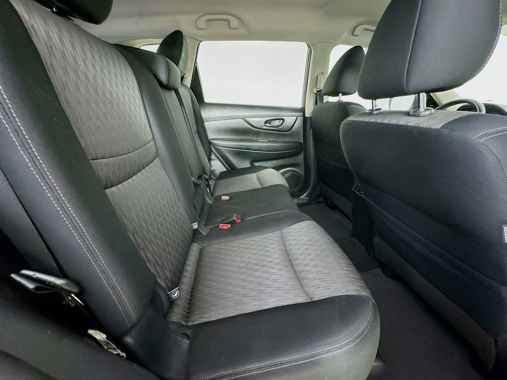 Used 2017 Nissan Rogue SV FWD image 33