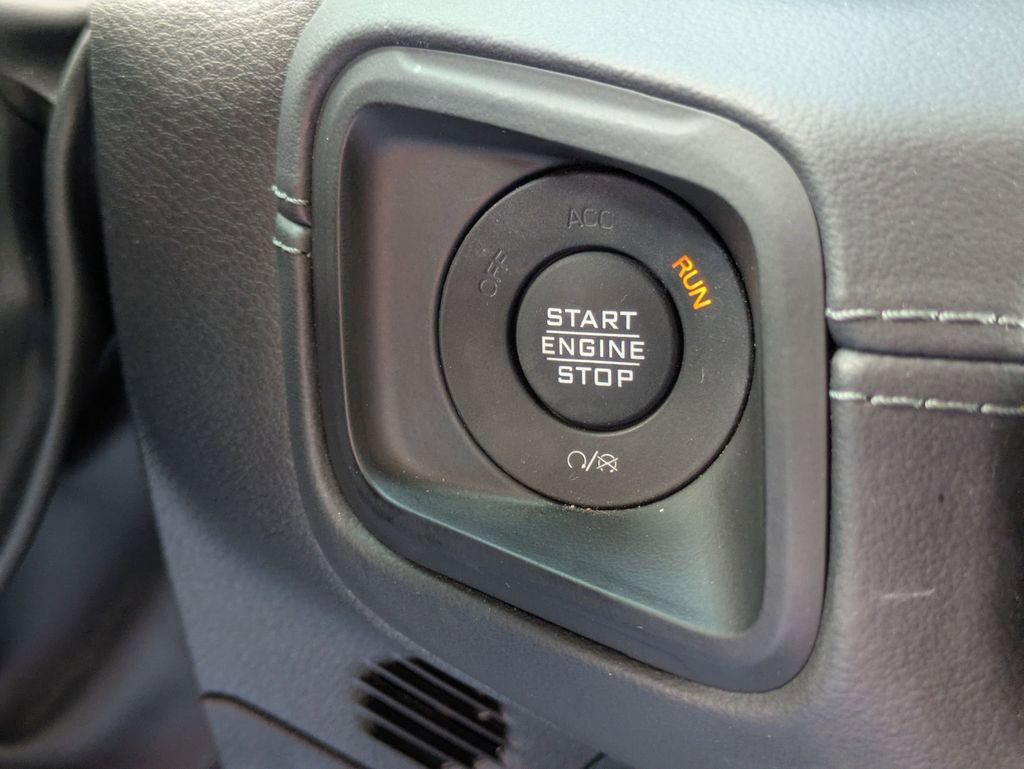 Used 2025 Jeep Wrangler Unlimited Rubicon AWD/4WD image 24