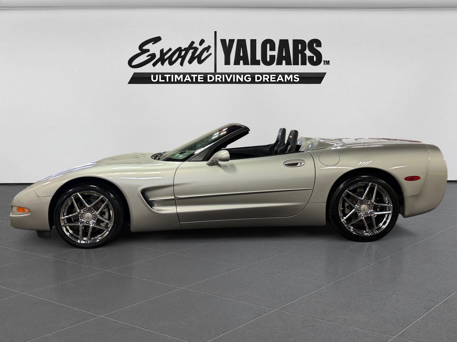Used 2004 Chevrolet Corvette Convertible w/ Preferred Equipment Group RWD image 2