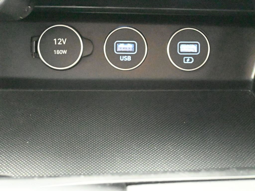 Used 2022 Genesis G70 2.0T image 24