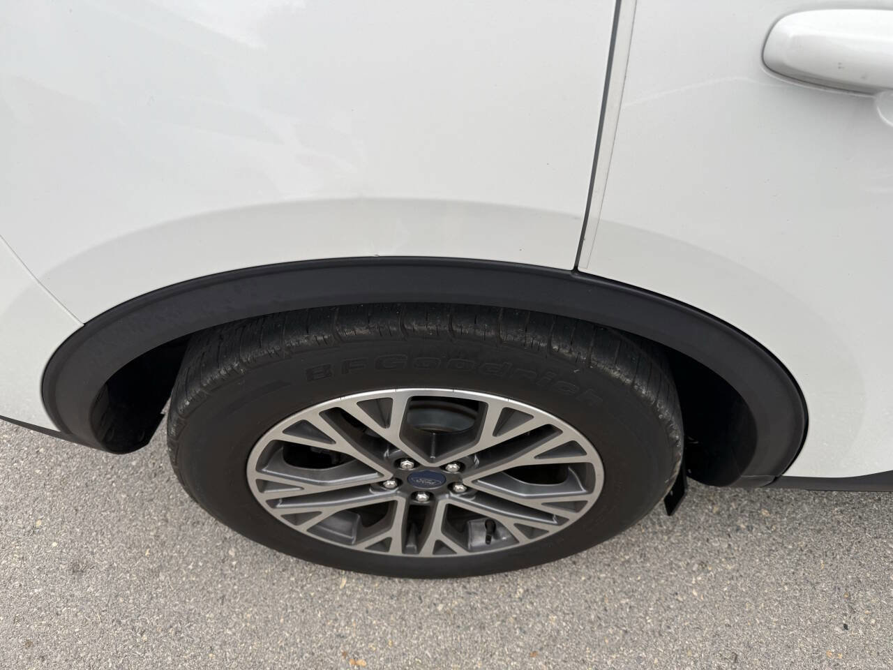 Used 2020 Ford Escape SEL image 13
