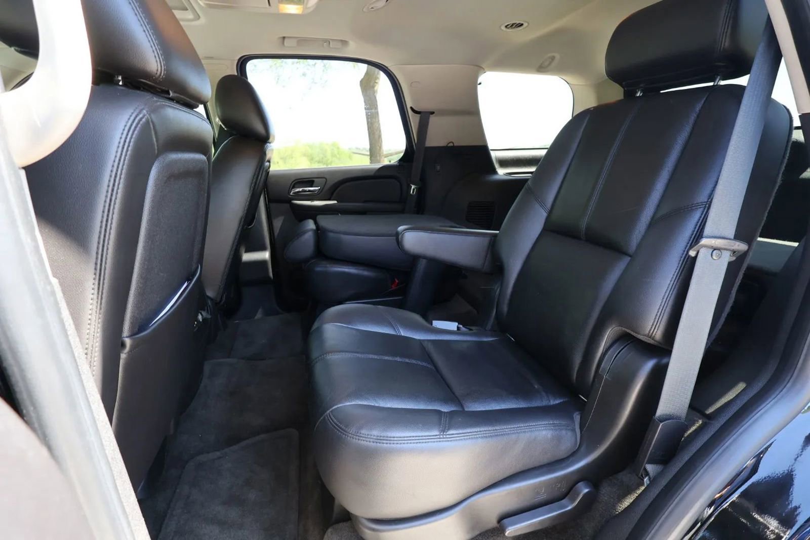 Used 2010 Chevrolet Tahoe LT w/ Luxury Package AWD/4WD image 15