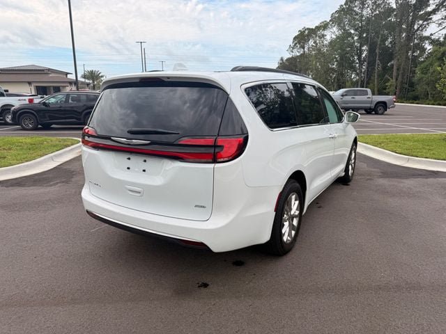 Used 2022 Chrysler Pacifica Touring-L AWD/4WD image 12