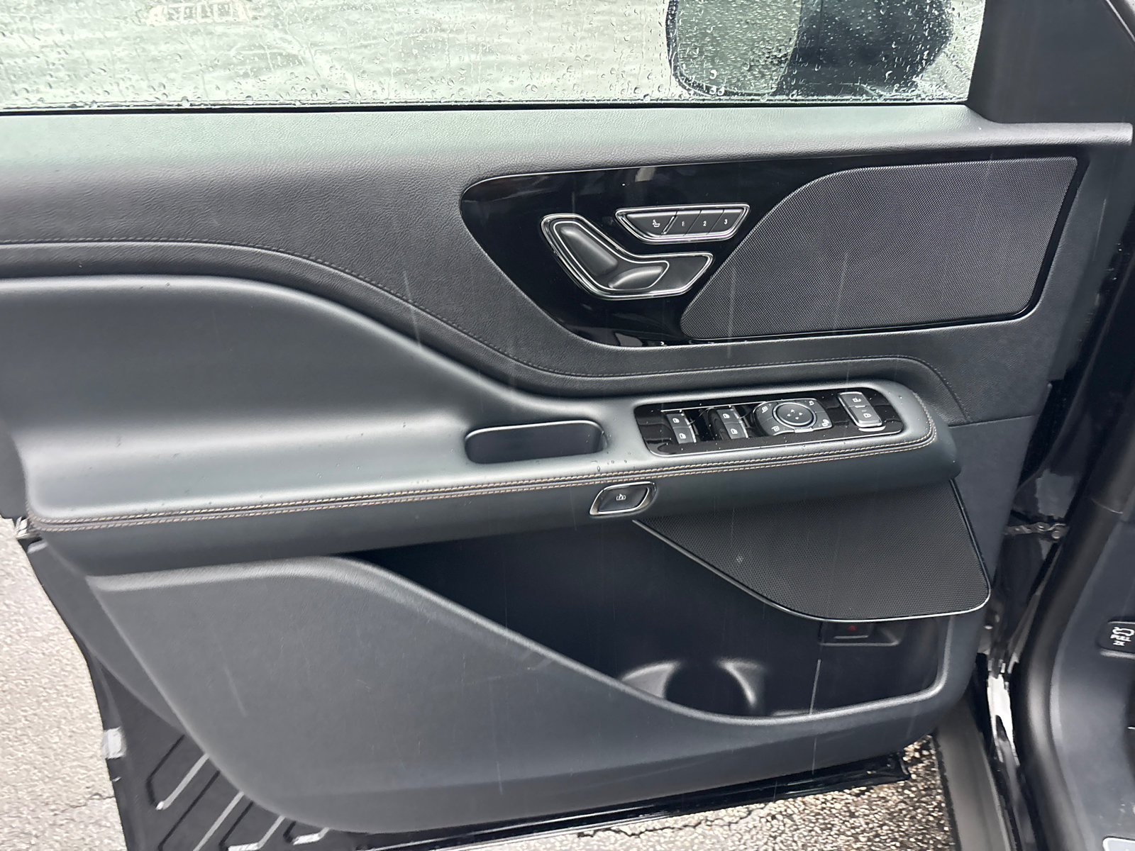 New 2026 Lincoln Aviator AWD image 11
