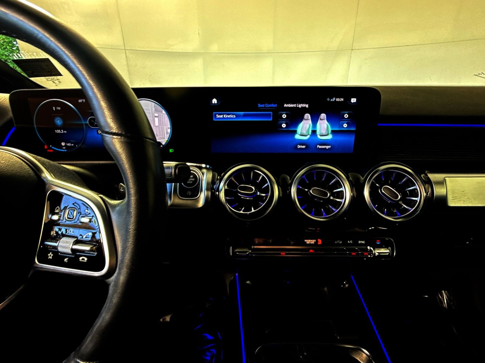 Used 2023 Mercedes-Benz GLB 250 4MATIC image 21