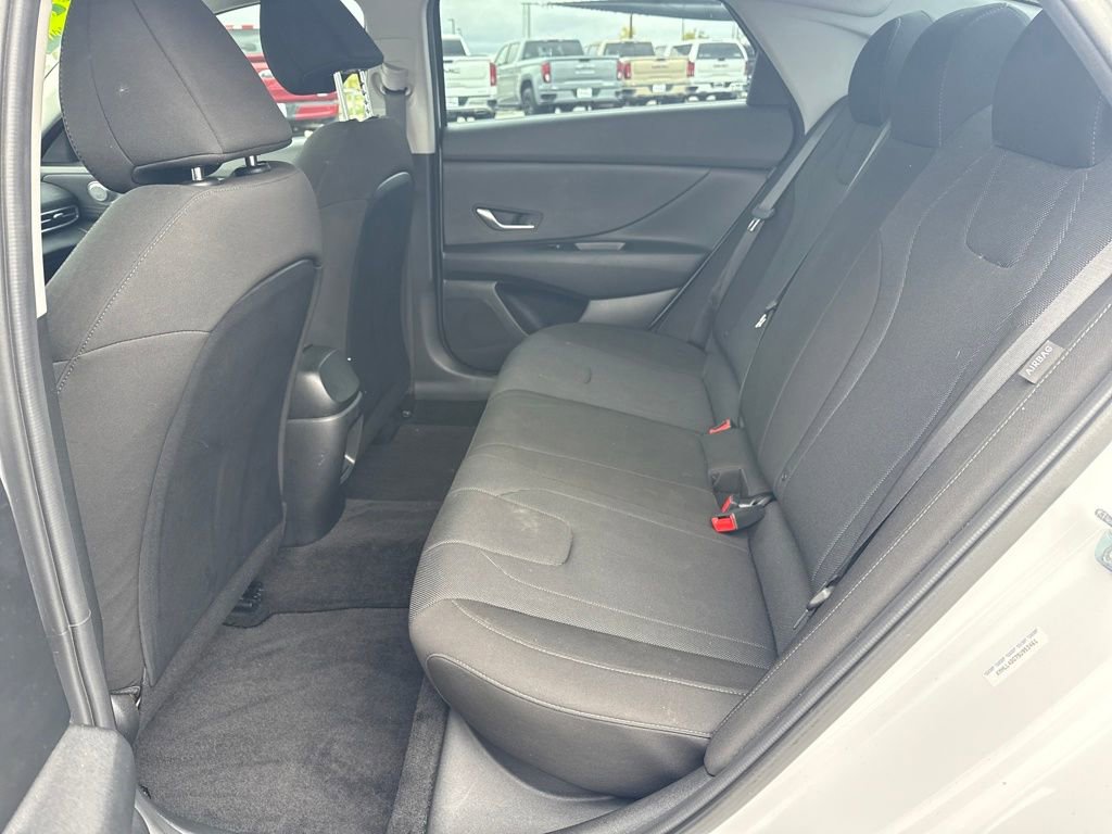 Used 2025 Hyundai Elantra SE image 24