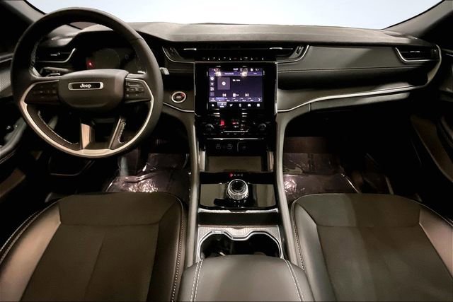 Used 2025 Jeep Grand Cherokee Altitude image 16