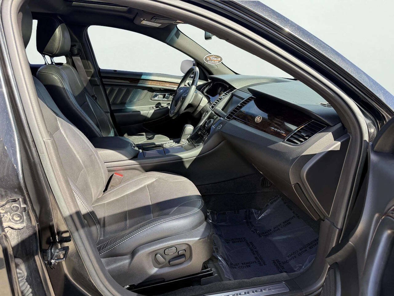 Used 2013 Ford Taurus Limited FWD image 12