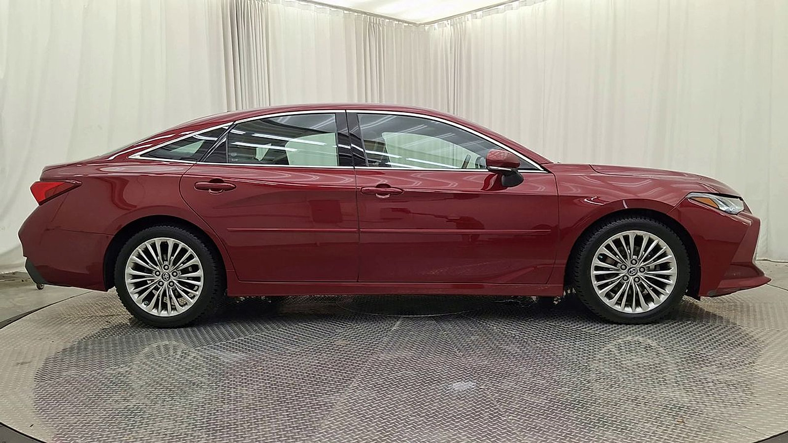 Certified 2019 Toyota Avalon Limited w/ Advanced Safety Package FWD image 7