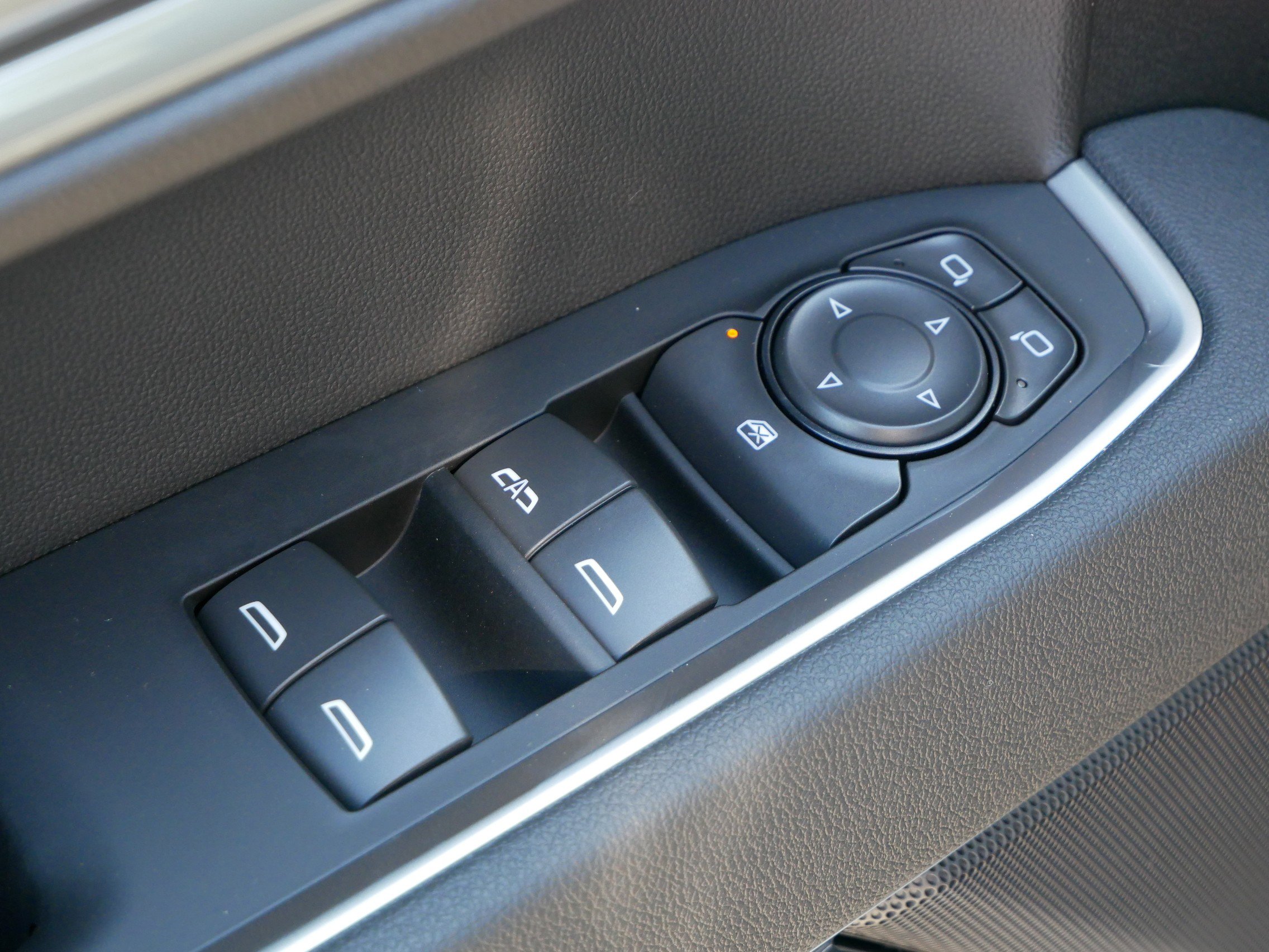 New 2026 GMC Sierra 1500 SLE image 8