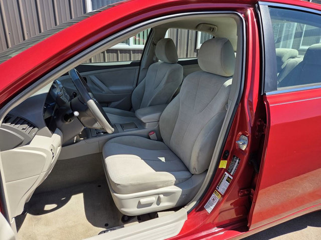 Used 2011 Toyota Camry LE FWD image 18