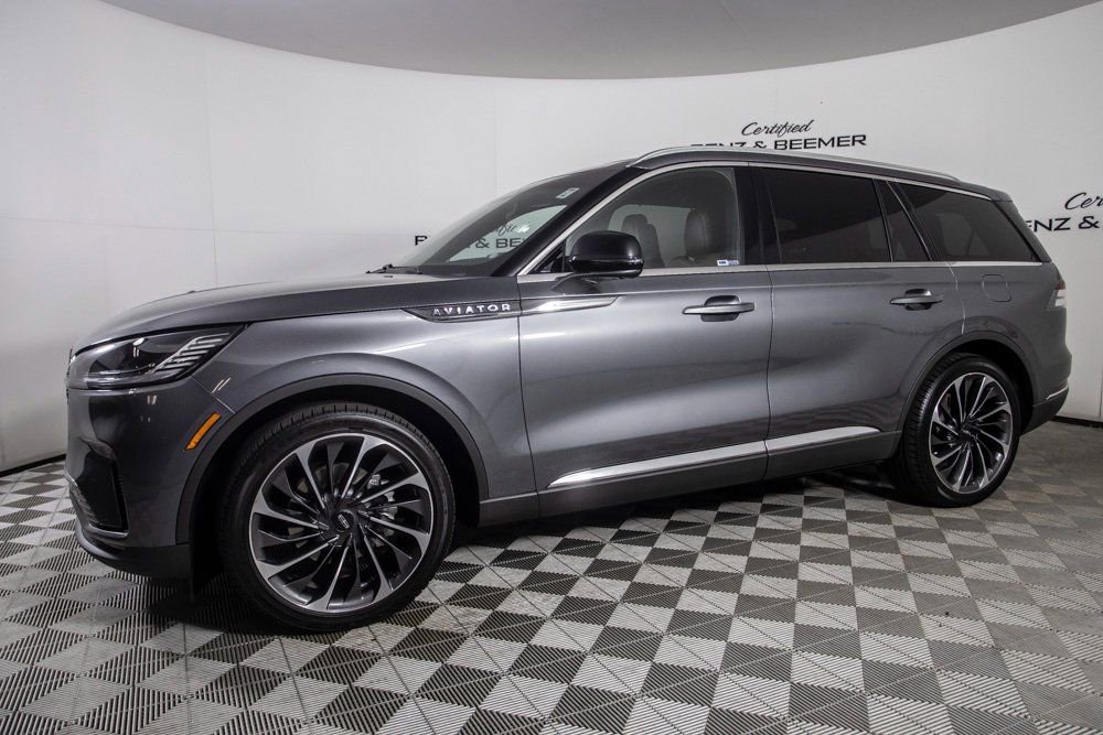 Used 2025 Lincoln Aviator Reserve w/ Equipment Group 201A image 5