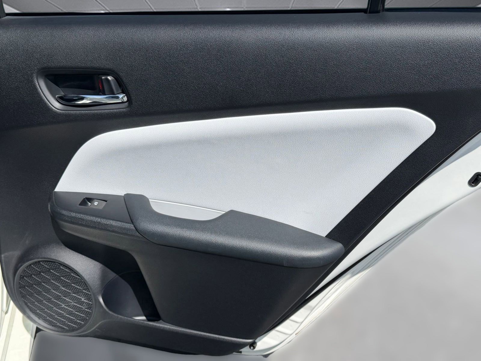 Used 2017 Toyota Prius Three image 32