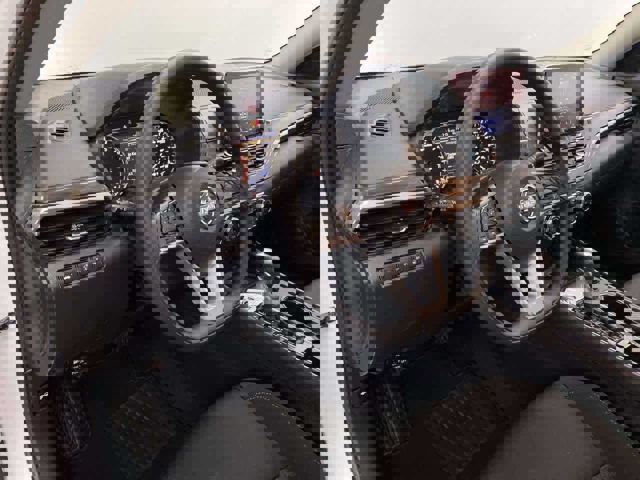 Used 2025 Nissan Altima 2.5 SV image 2