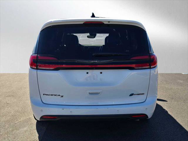 Used 2024 Chrysler Pacifica Limited image 4