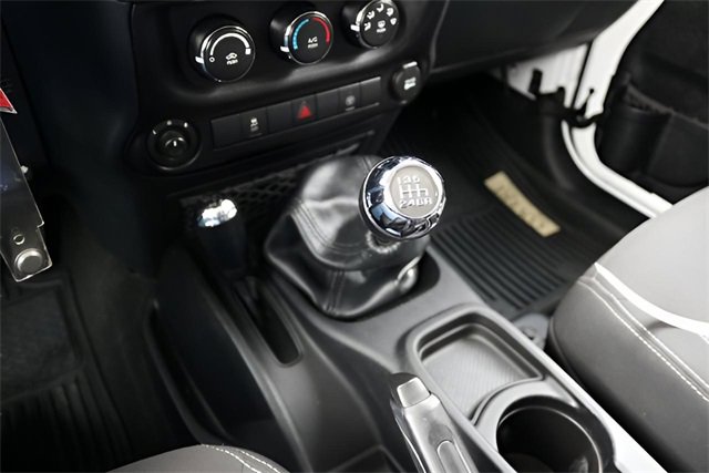 Used 2016 Jeep Wrangler Unlimited Rubicon w/ Connectivity Group image 21