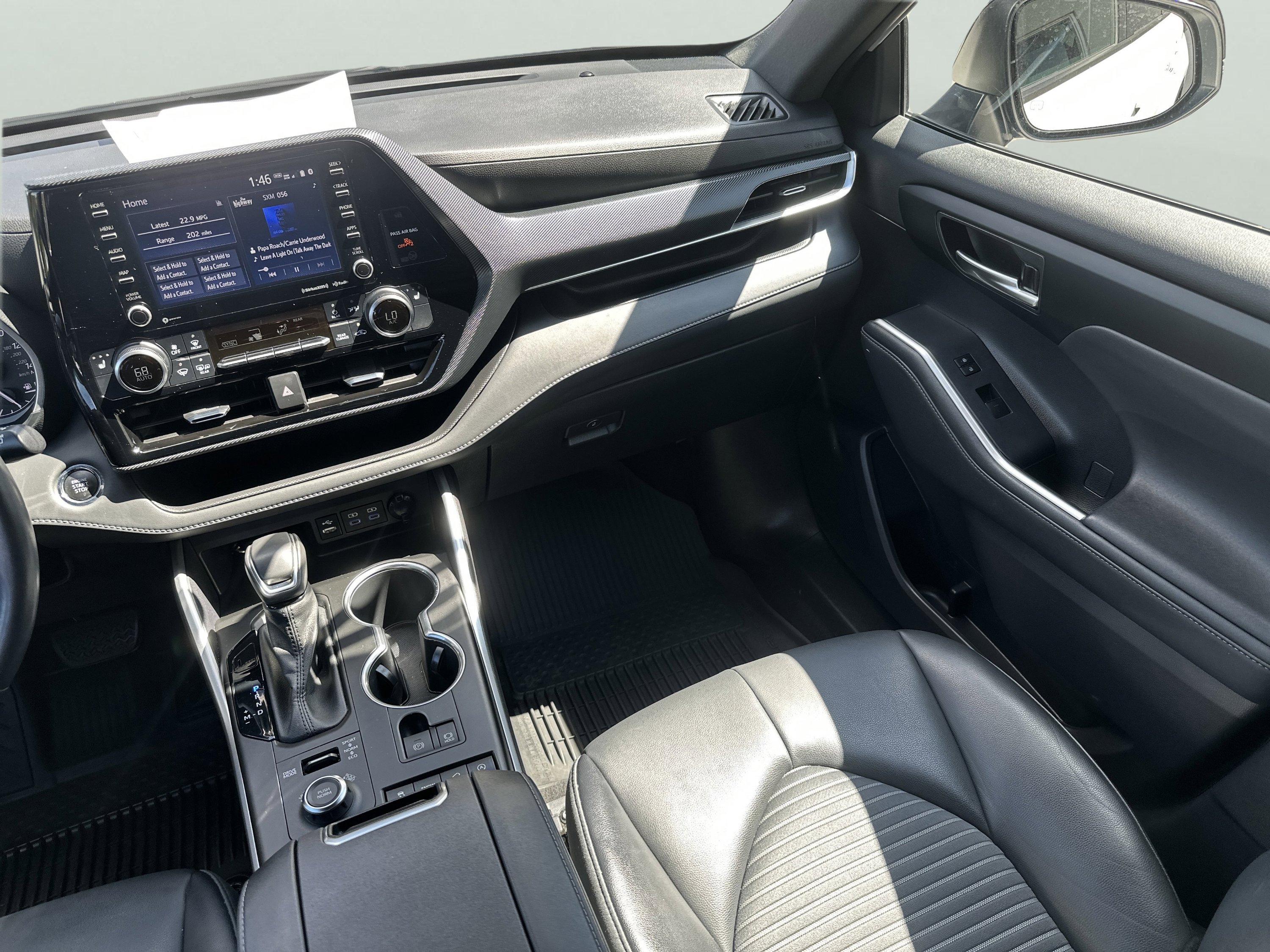 Used 2022 Toyota Highlander XSE image 17