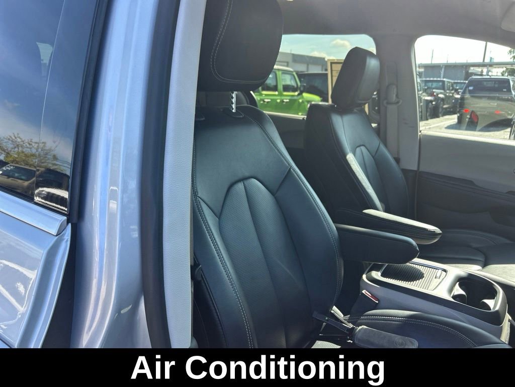Used 2024 Chrysler Pacifica Touring-L FWD image 20