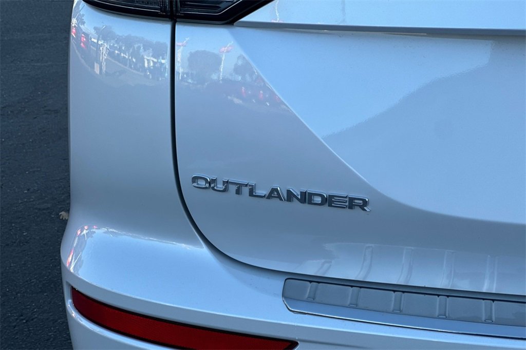 New 2025 Mitsubishi Outlander ES image 27
