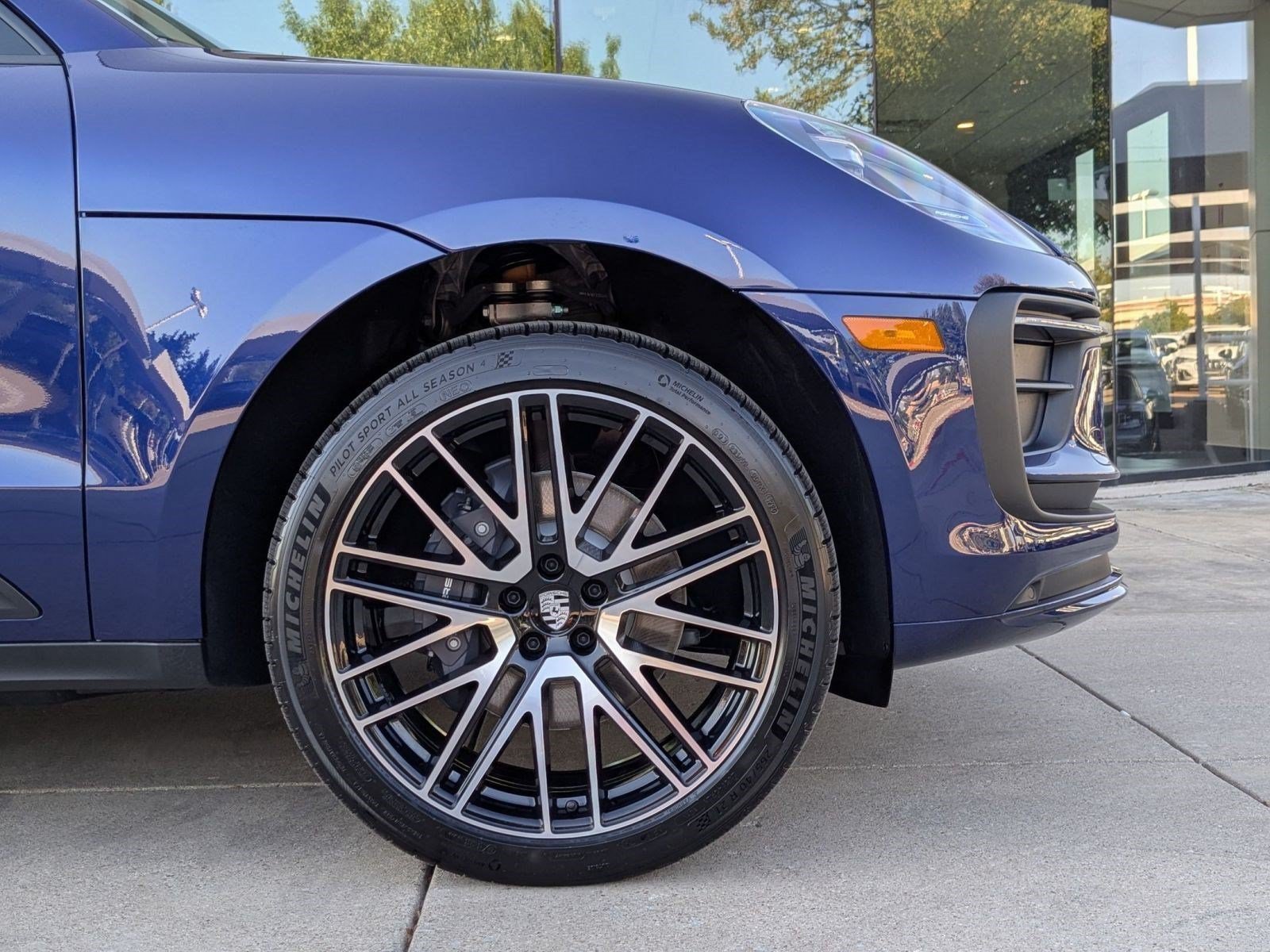 Certified 2026 Porsche Macan AWD/4WD image 11