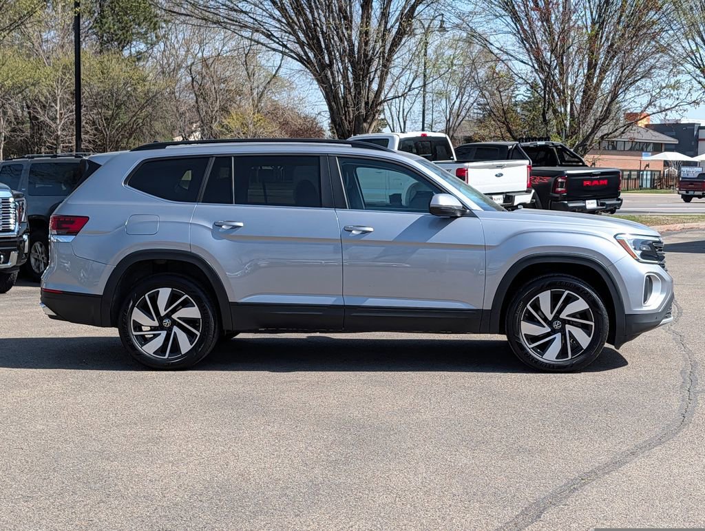Used 2025 Volkswagen Atlas SE AWD/4WD image 13
