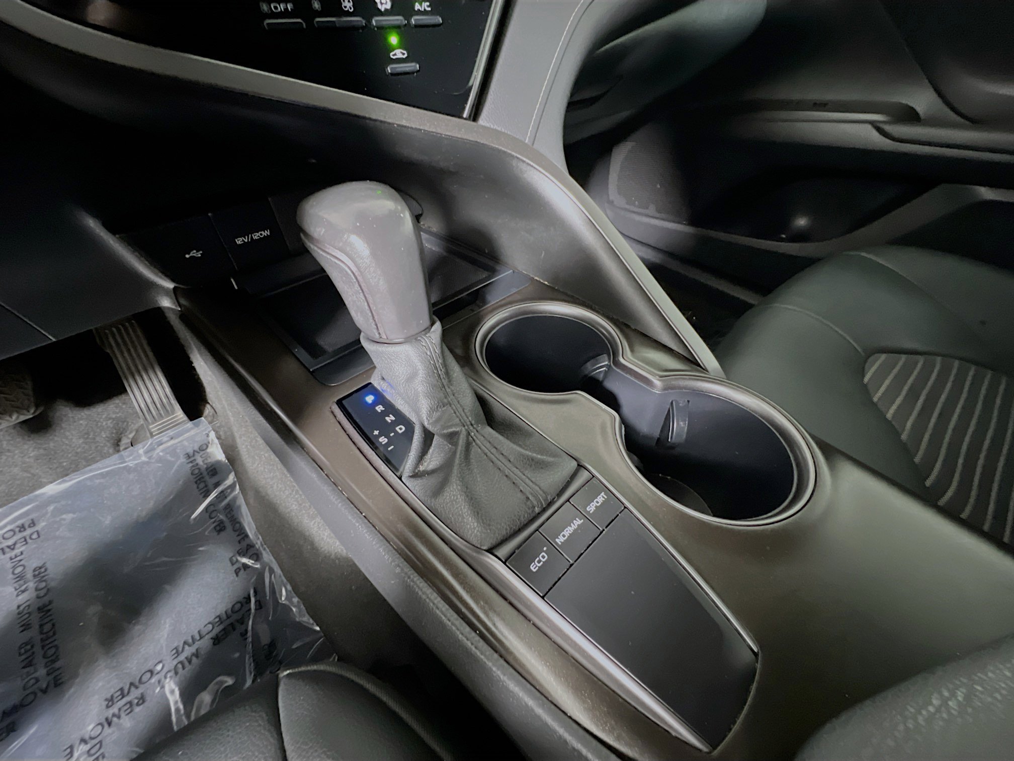 Used 2024 Toyota Camry SE image 25