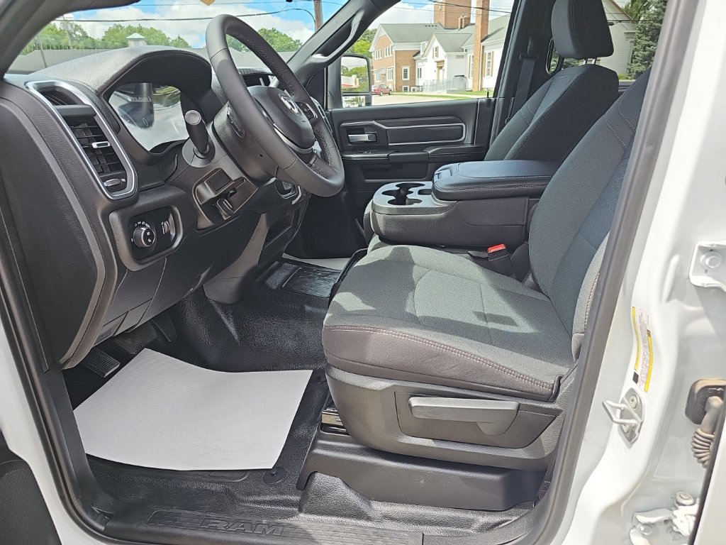 Used 2025 RAM 5500 4x4 Crew Cab image 10