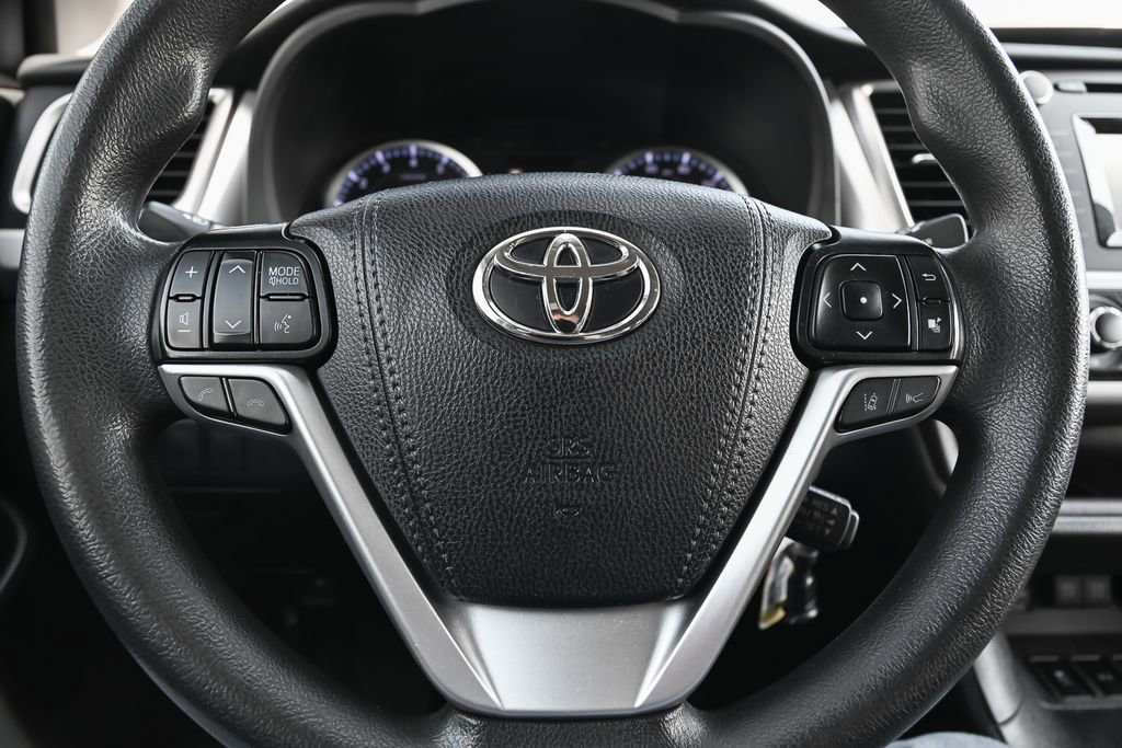 Used 2019 Toyota Highlander LE FWD image 23