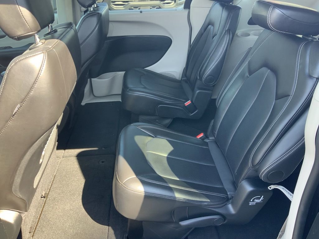 Certified 2024 Chrysler Pacifica Touring-L image 17
