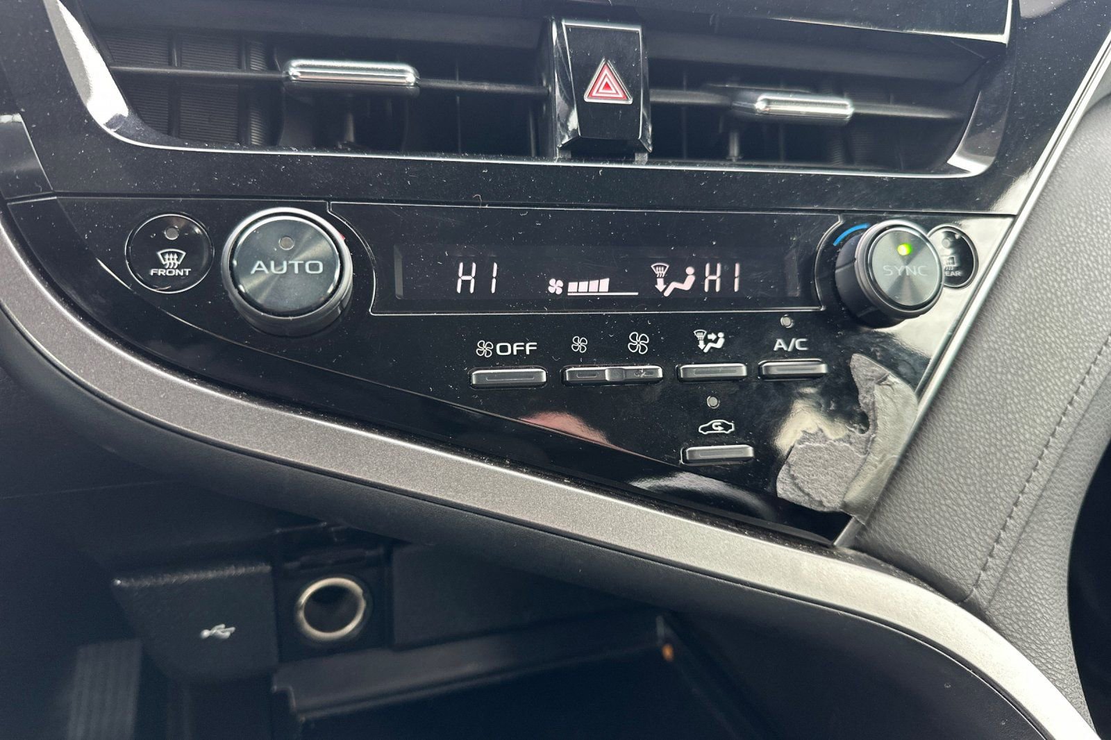 Used 2023 Toyota Camry LE image 27