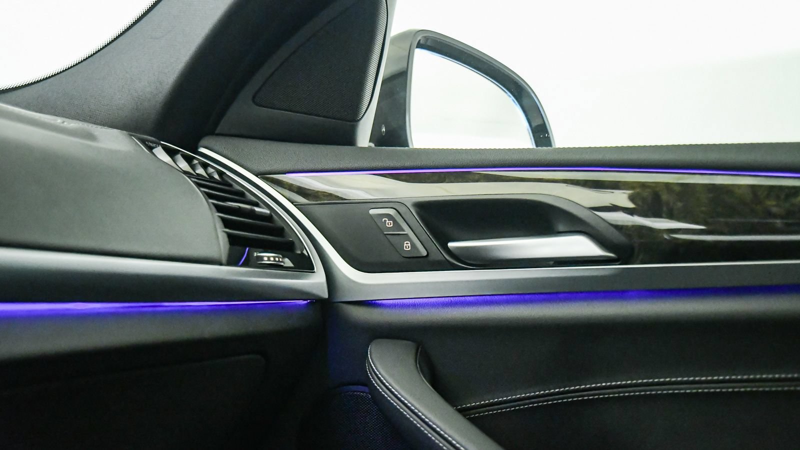 Used 2020 BMW X4 xDrive30i w/ M Sport Package 2 AWD/4WD image 22