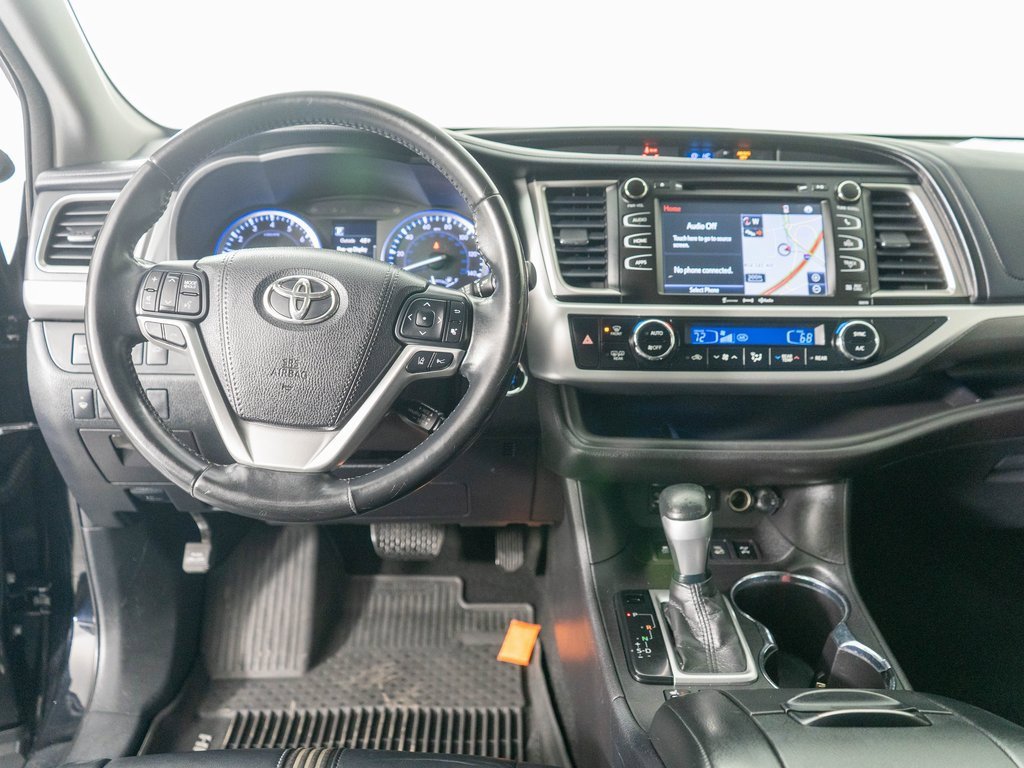 Used 2018 Toyota Highlander SE image 12