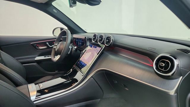 Used 2025 Mercedes-Benz GLC 350e 4MATIC image 22